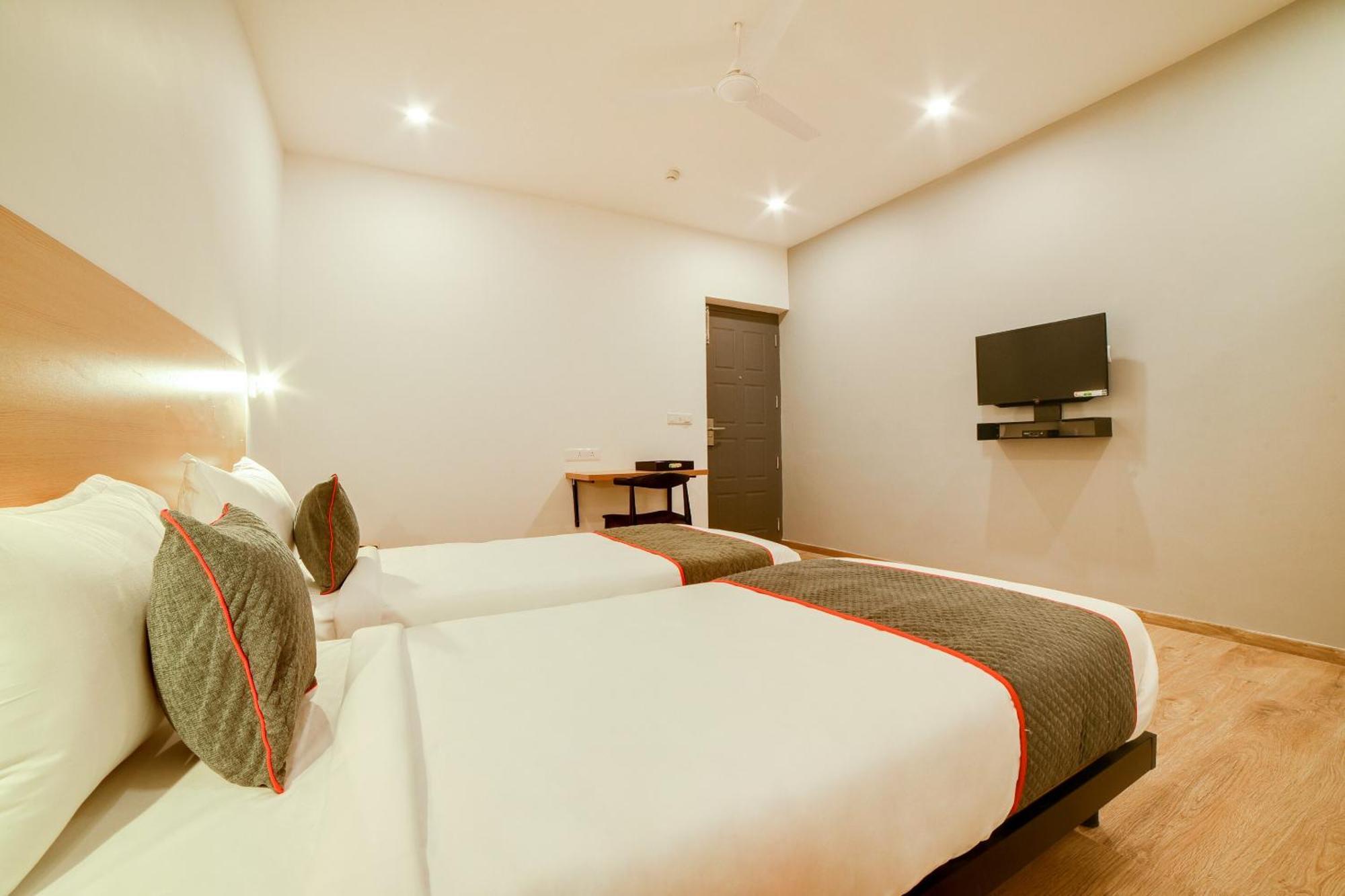 Super Townhouse Hosur Main Road Bommanahalli Near Gopalan Innovation Mall Bangalore Bagian luar foto
