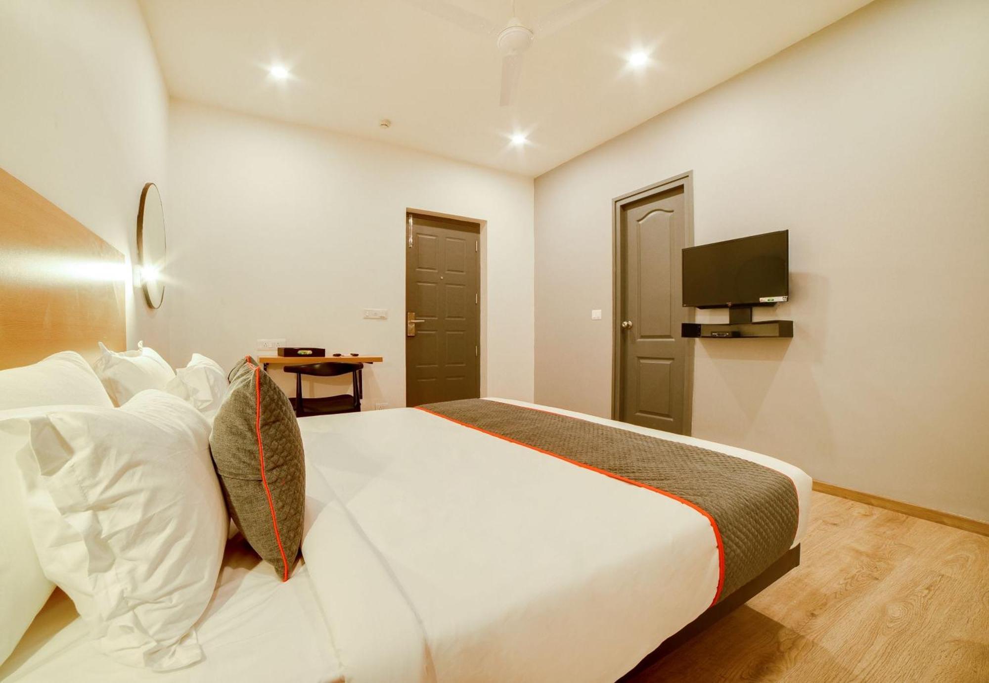 Super Townhouse Hosur Main Road Bommanahalli Near Gopalan Innovation Mall Bangalore Bagian luar foto