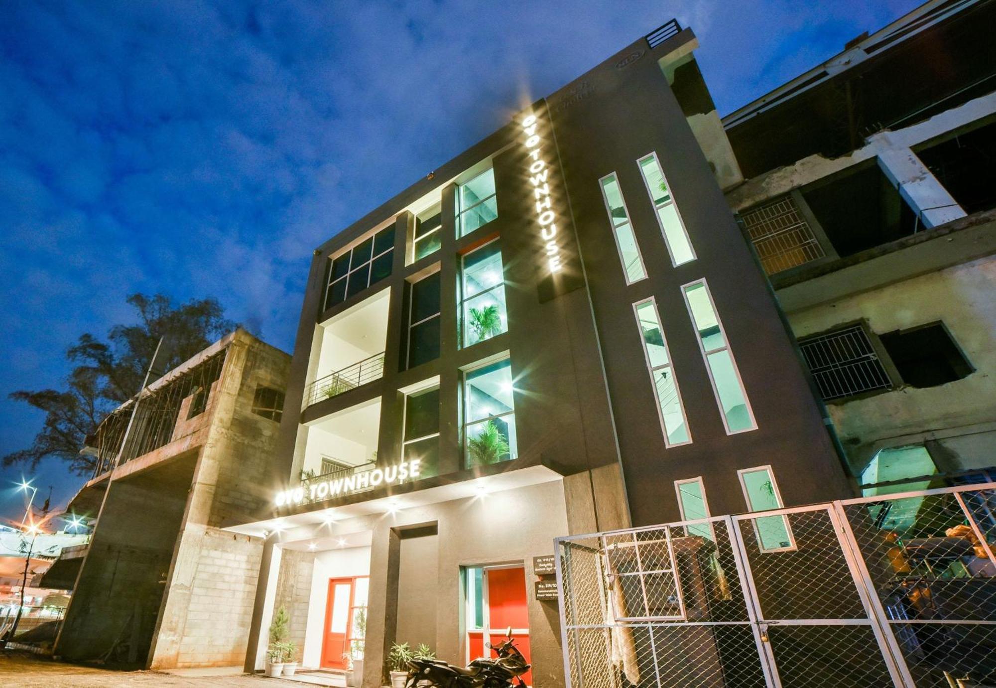 Super Townhouse Hosur Main Road Bommanahalli Near Gopalan Innovation Mall Bangalore Bagian luar foto