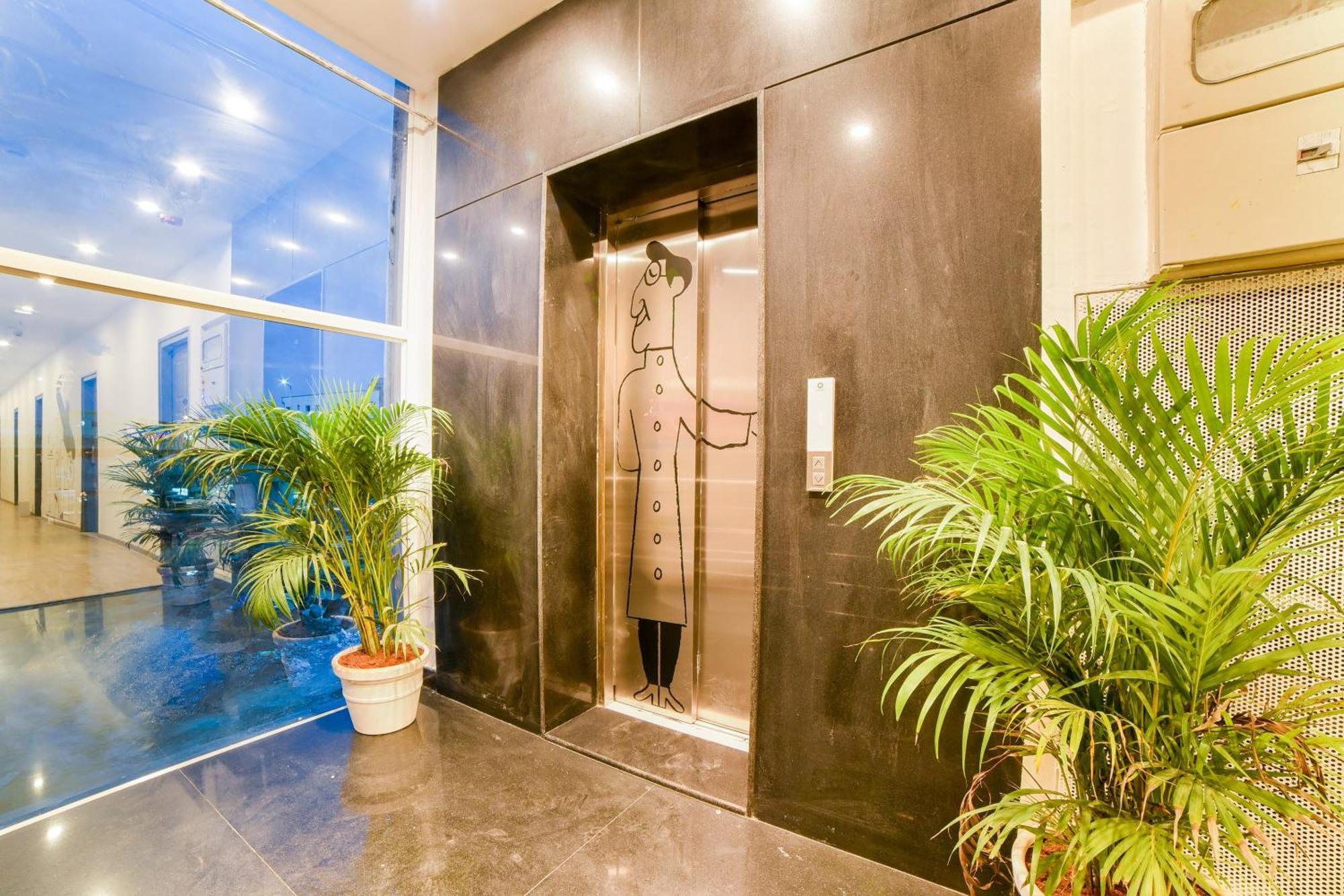 Super Townhouse Hosur Main Road Bommanahalli Near Gopalan Innovation Mall Bangalore Bagian luar foto